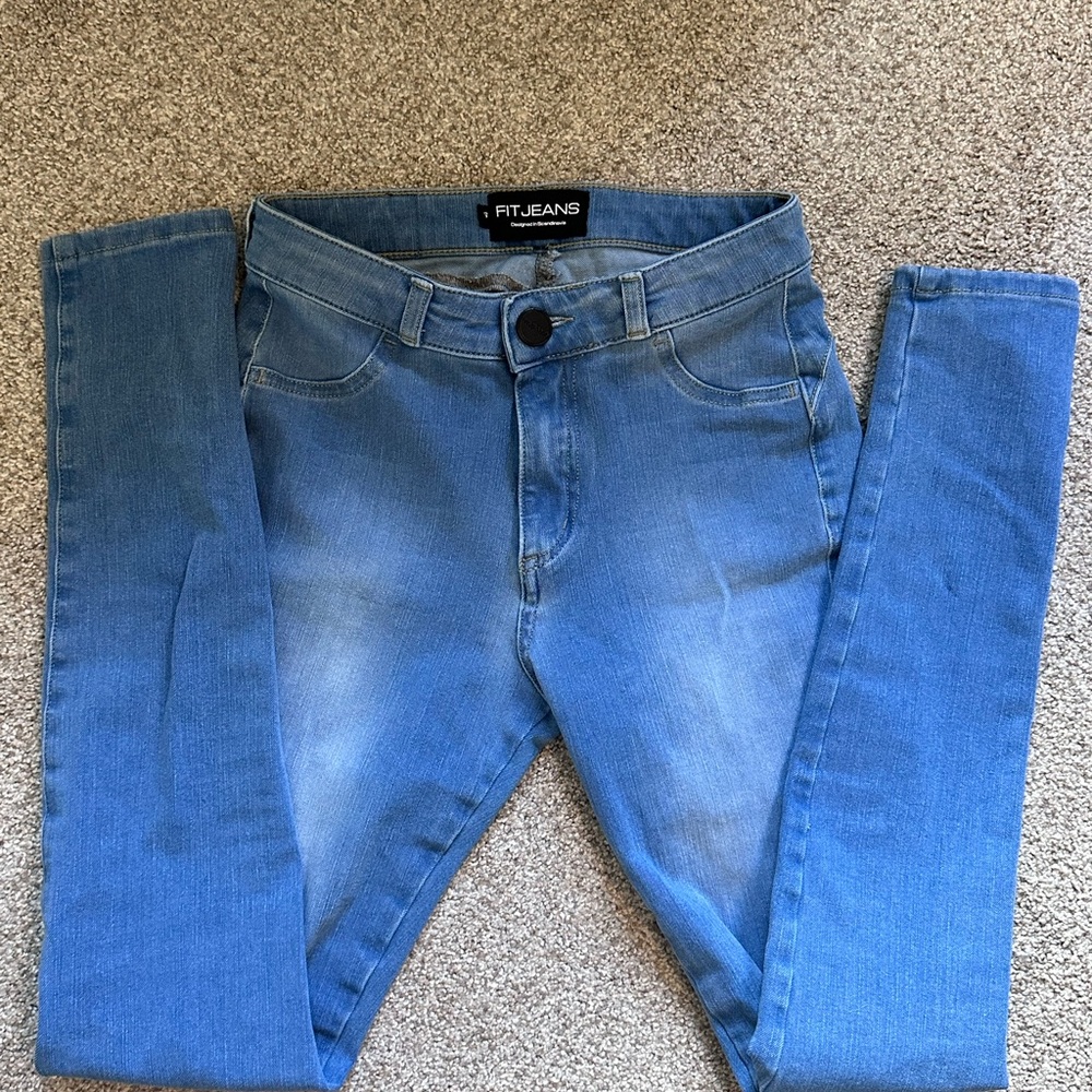 Fitjeans Contour Mid Waisted - Arctic Light Blue